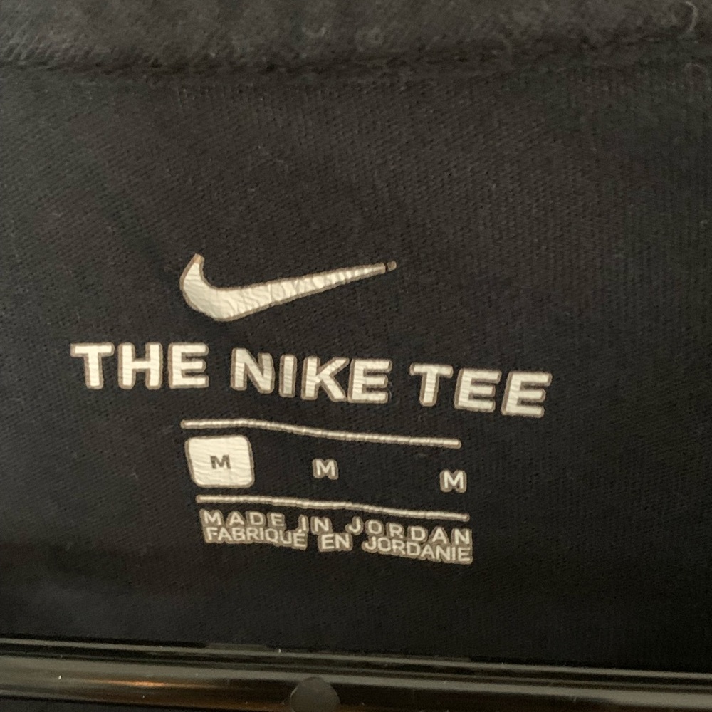 Nike tee - Picture 2 of 2